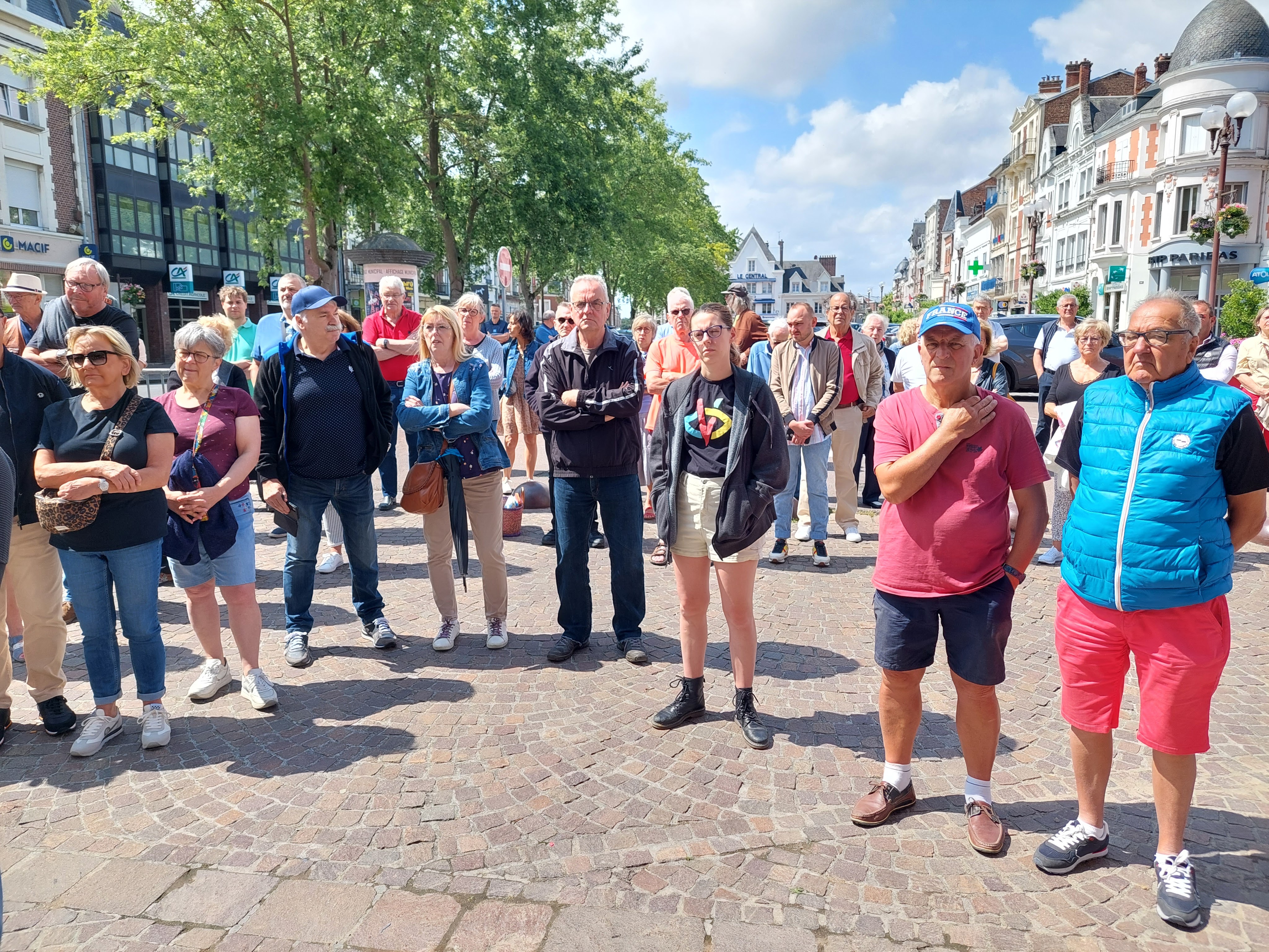 Mort de Nahel : hommage à la mairie